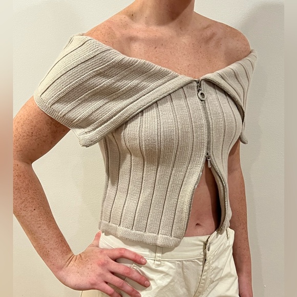 CHANEL SLEEVELESS SWEATER VEST - Picture 1 of 12